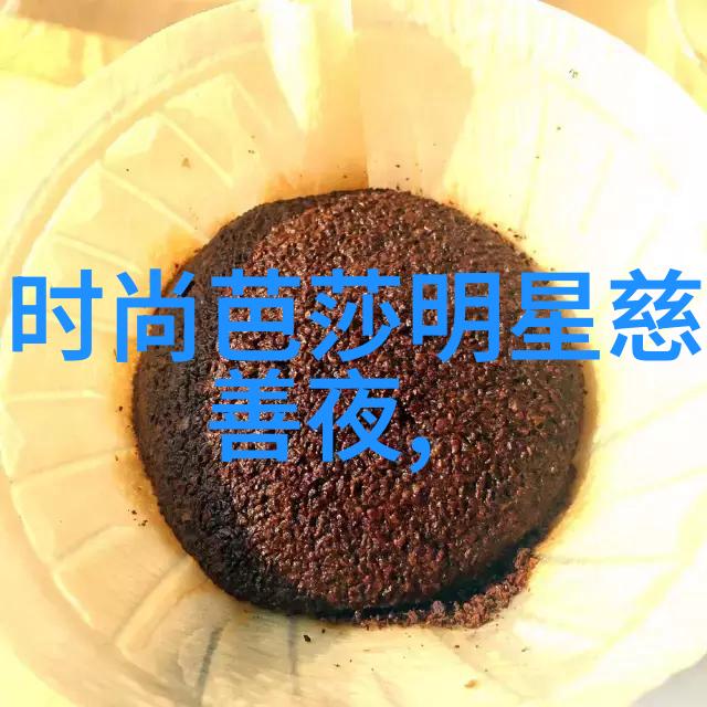 巴宝莉2014春夏系列镂空半裙搭配波点衬衫 张慧雯显十足清新范儿