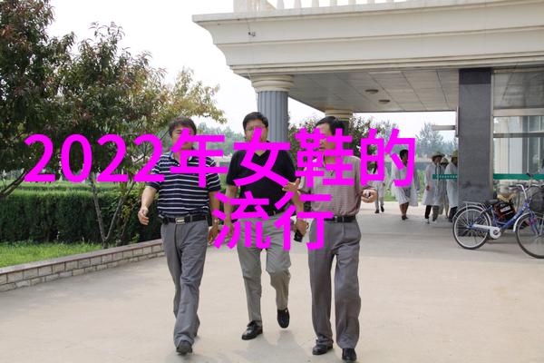 2023春夏时尚趋势男士服装中哪些元素是必备的