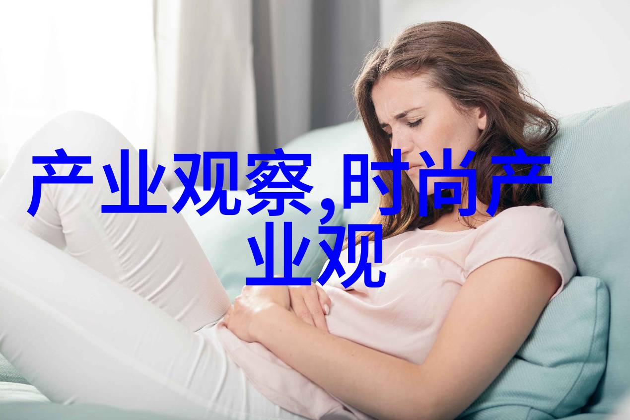 今年流行什么短发型女-2023年最时尚的短发造型简约波浪与层次