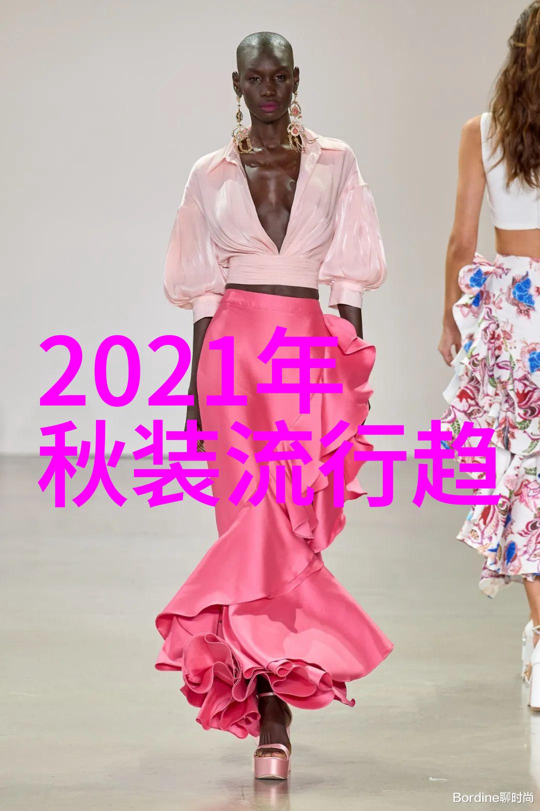 2022年冬季服装流行趋势 - 暖意盈盈2022年冬季时尚界的热门单品与搭配技巧