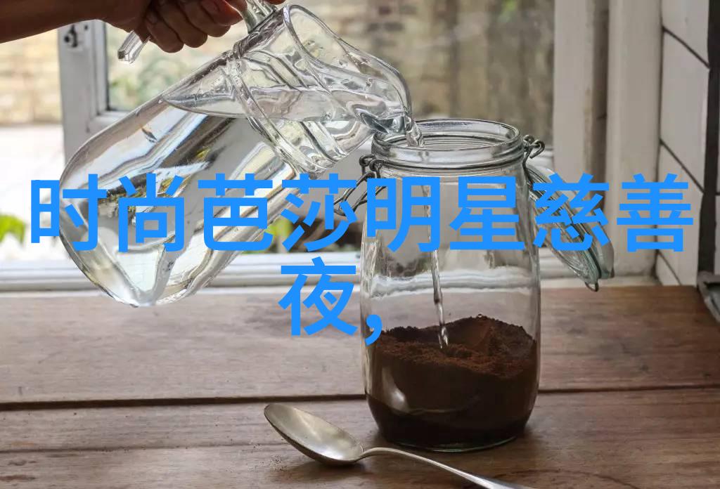 军绿色连衣裙的搭配之道揭秘色彩搭配原理与技巧让每一幅图都成为学习的课题