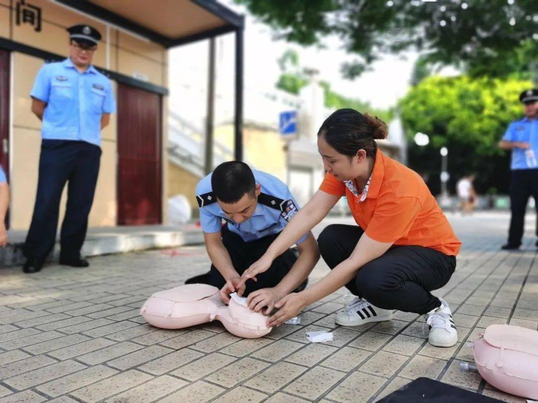 为何这个年份的眉形设计如此受欢迎它们对我脸型有何影响