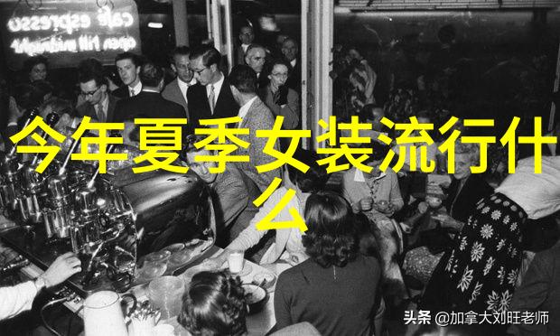 2021年流行的长发发型直发时尚女孩的自然卷曲秀发设计