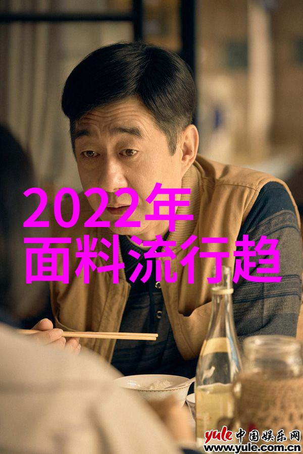 2020年流行发型颜色银白色与深褐色的并蒂花