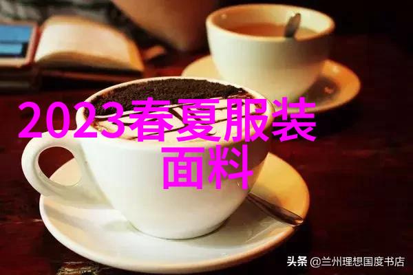 休闲裤配什么鞋-春夏时节的舒适搭配休闲裤与凉鞋的完美融合