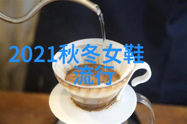 今年流行的女生发型 - 逆袭卷短发造型与半长发的完美结合2023年最火女孩头