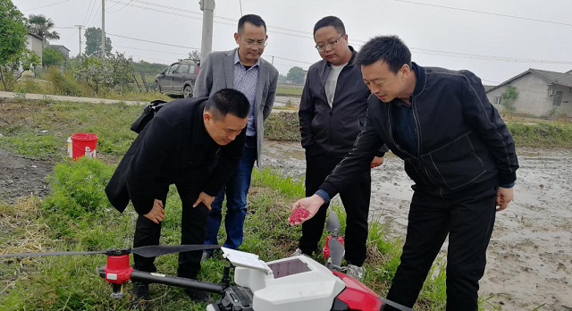 在寒冷季节哪些材料和技术能让你保持温暖而又时髦