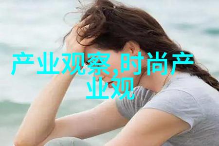 春夏时尚新篇章鲜花印纹与金属光泽的完美融合