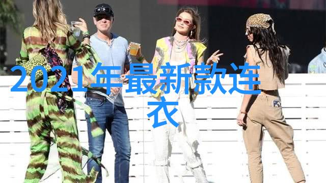 冬日时尚披风与靴子打造最炽热的寒冷季节